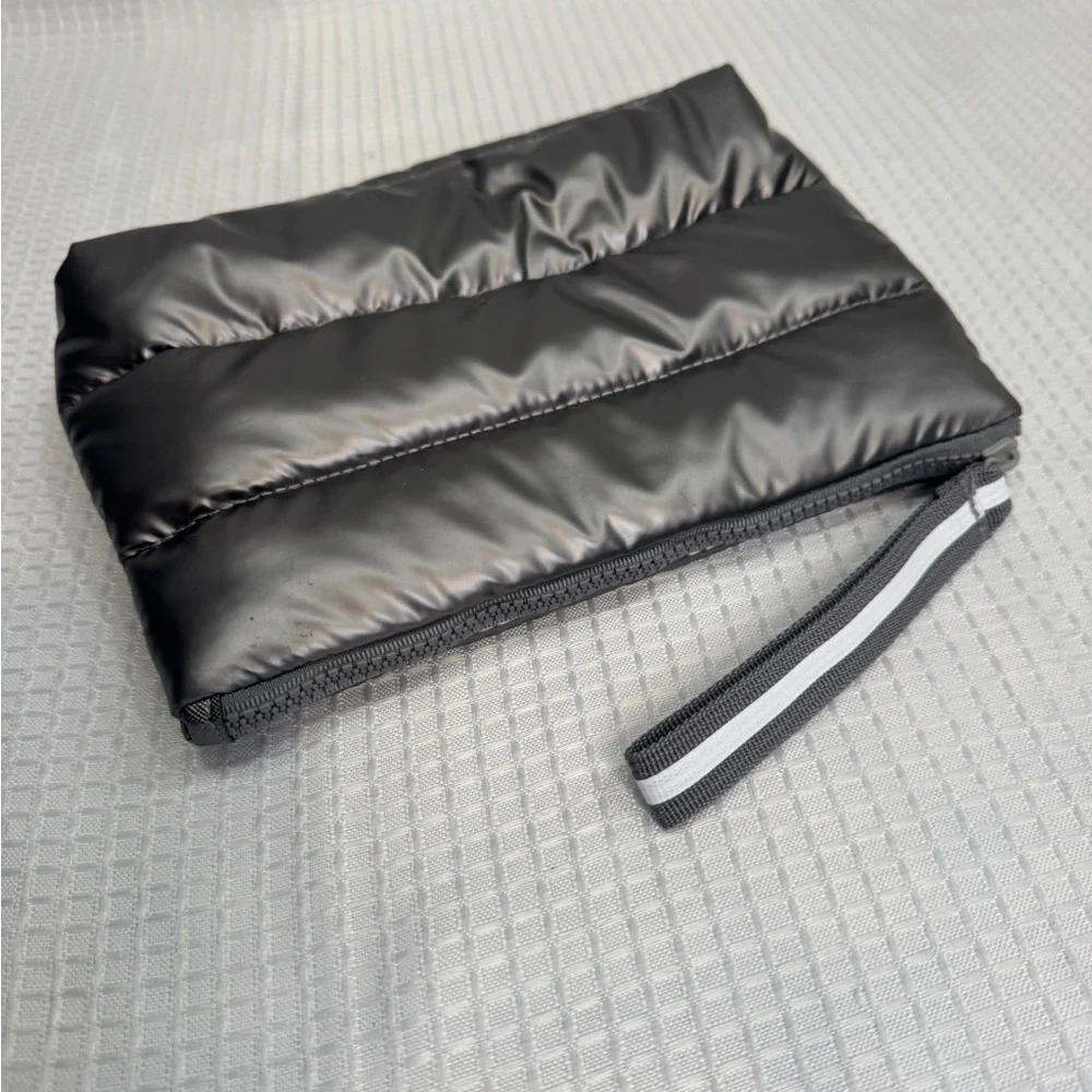 Elegant Metallic Gray Puffer bag Wristlet - Picture 3 of 4